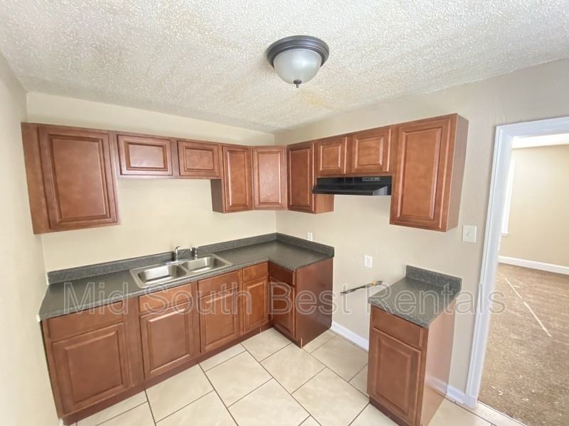 2320 Twain Ave - Photo 3 of 8