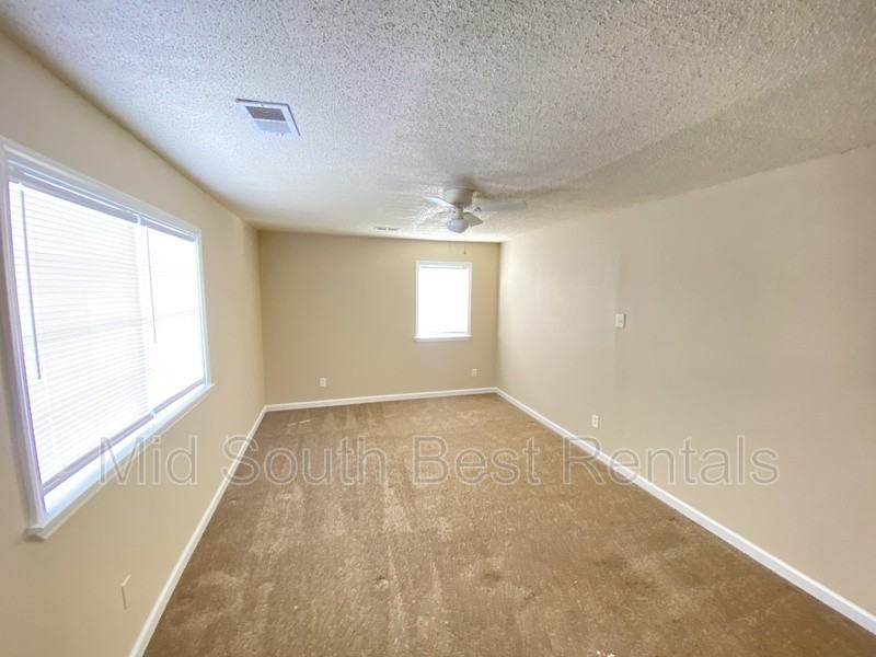 2320 Twain Ave - Photo 5 of 8