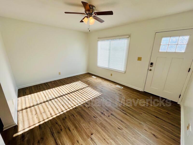 533 E 52nd St - Photo 3 of 14