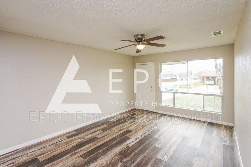 144 Shirley Dr - Photo 2 of 15