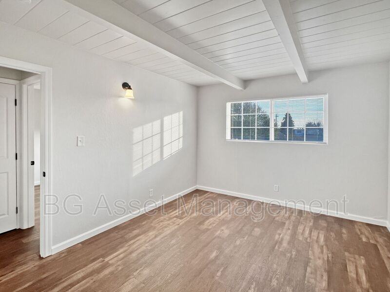 140 Marina Way - Photo 2 of 12