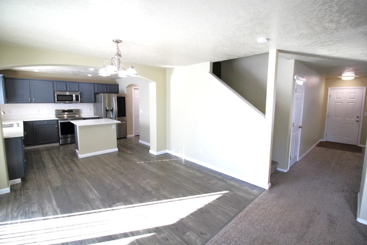 639 E Willowbrook Dr - Photo 4 of 23