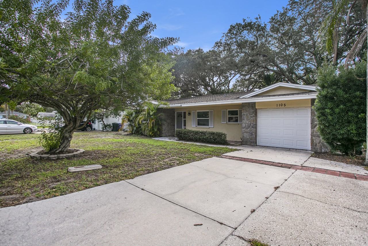 1105 Admiral Rd - Photo 3 of 35