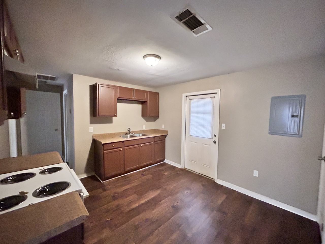 300 Rawls St - Photo 3 of 6