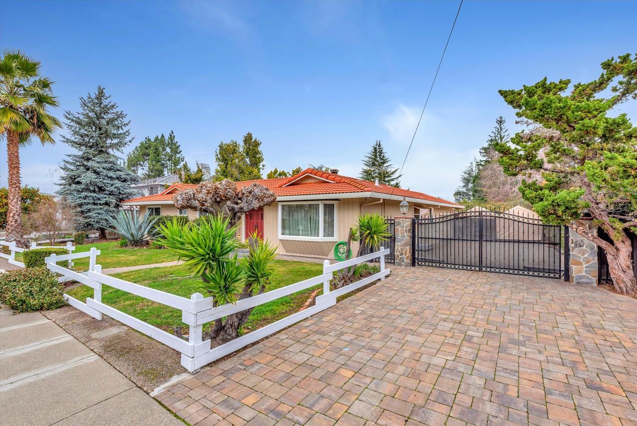 20225 Sea Gull Way - Photo 3 of 50