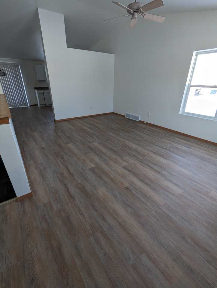 2949 Popplewood Ct - Photo 2 of 31