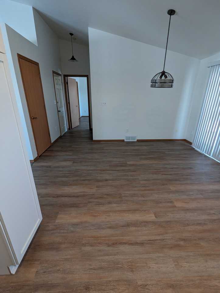 2949 Popplewood Ct - Photo 4 of 31