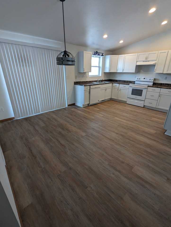 2949 Popplewood Ct - Photo 6 of 31