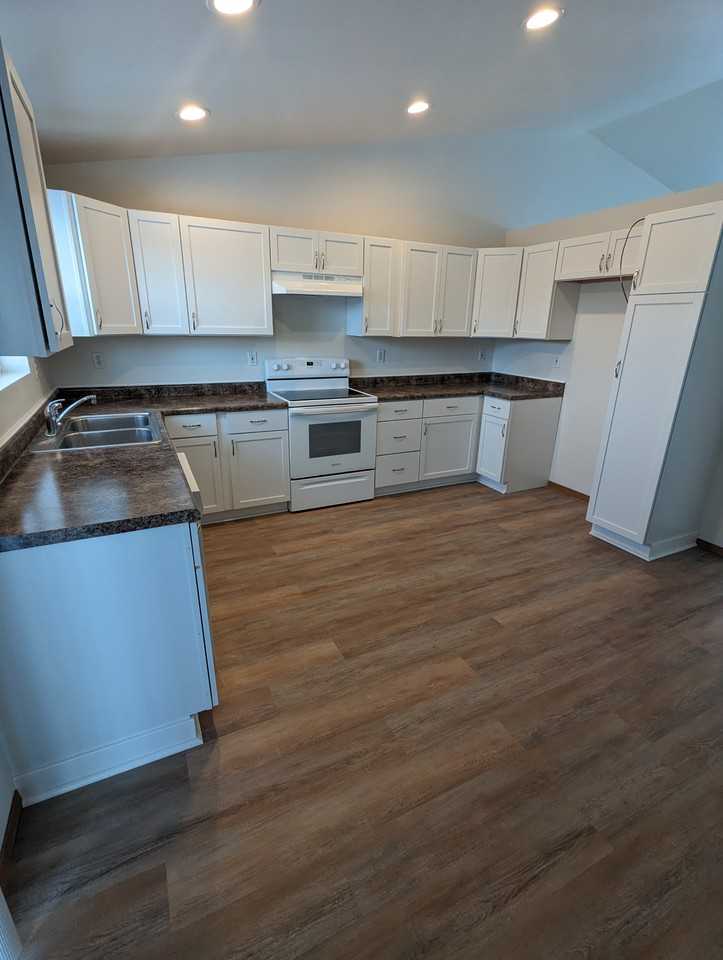 2949 Popplewood Ct - Photo 7 of 31