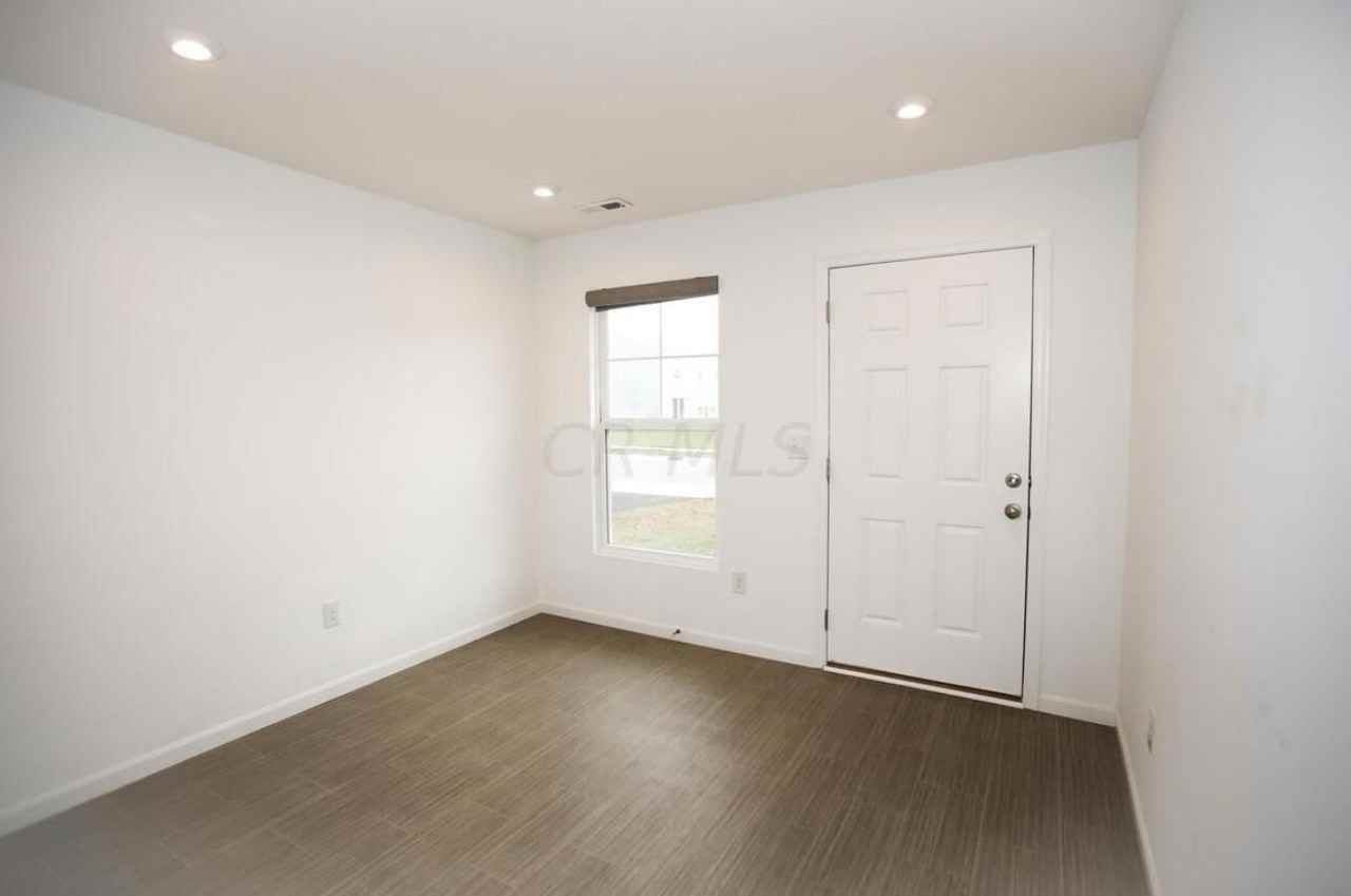 4978 Crestbrook Dr #1 - Photo 5 of 36