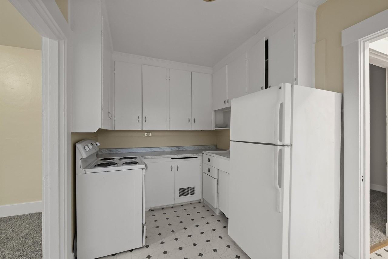 521 W 3rd St #2 - Photo 2 of 11