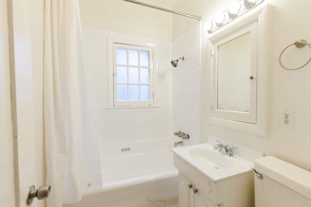 21 Westminster Avenue - Photo 2 of 34