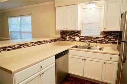 1205 Graham Avenue - Photo 3 of 12