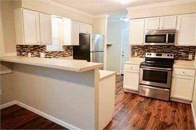 1205 Graham Avenue - Photo 4 of 12