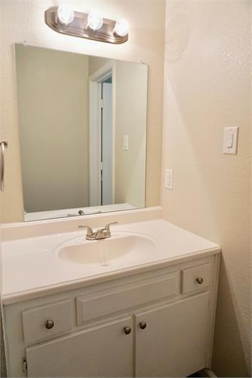 1205 Graham Avenue - Photo 6 of 12