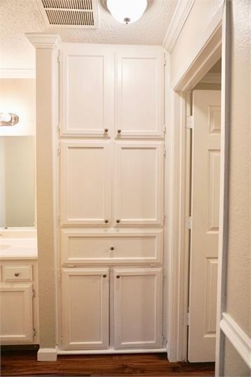 1205 Graham Avenue - Photo 7 of 12