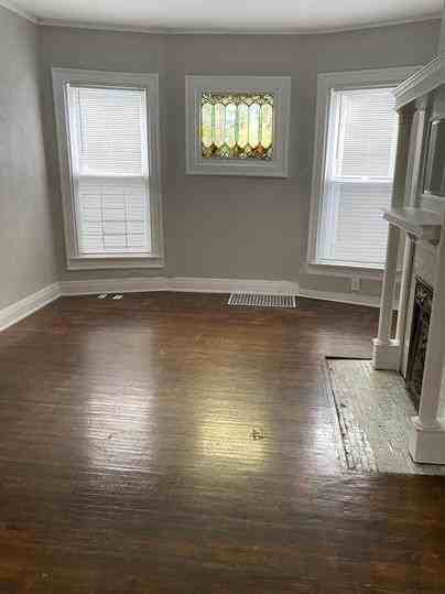 349 W Grand Ave Beloit - Photo 3 of 10