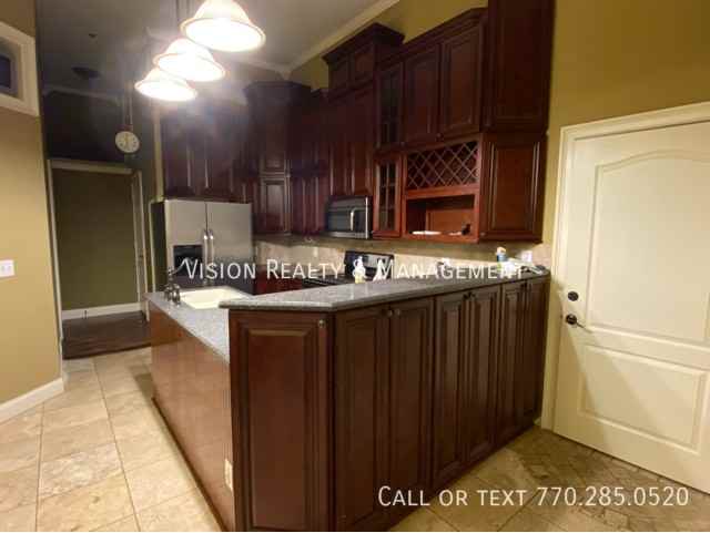 304 Adamson Sq #C - Photo 3 of 12