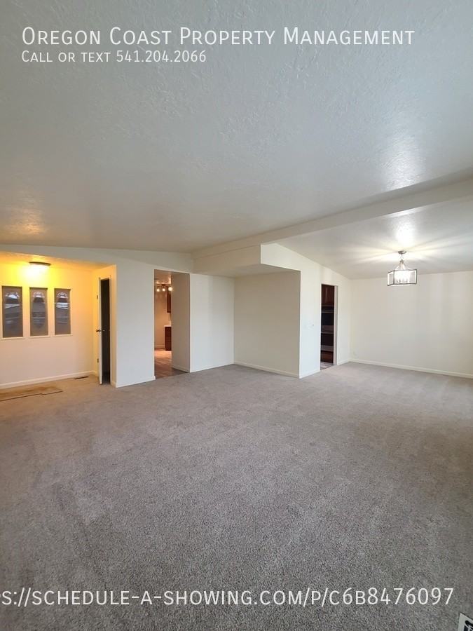 7020 Glen Ave - Photo 4 of 28