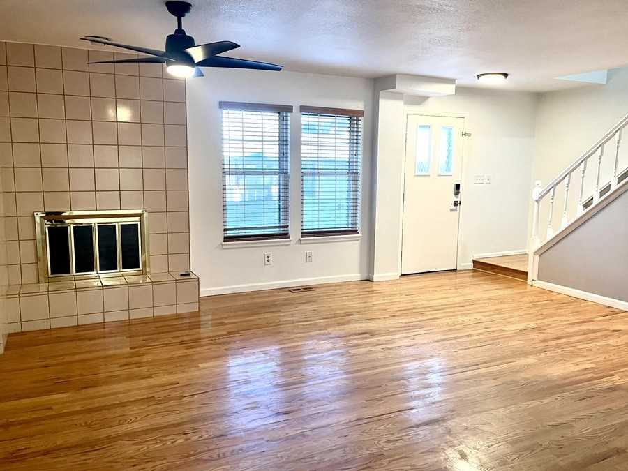 2047 Sussex Ln - Photo 2 of 23