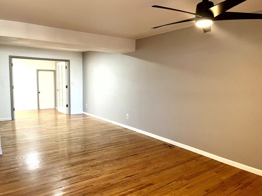 2047 Sussex Ln - Photo 3 of 23