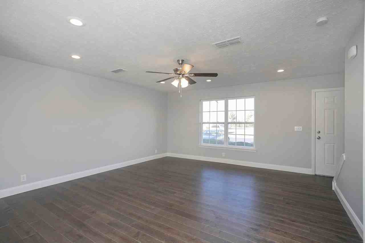 2117 Victory Gallop Ln - Photo 7 of 33