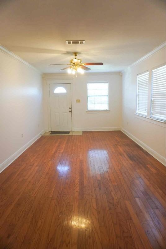 8539 Longwood View Ave - Photo 3 of 11