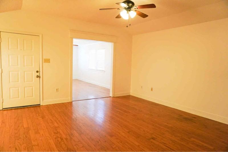 8539 Longwood View Ave - Photo 4 of 11