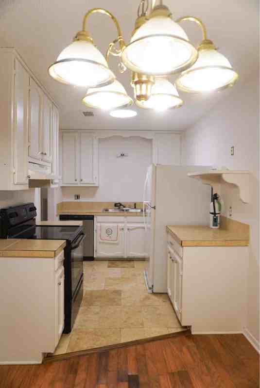 8539 Longwood View Ave - Photo 6 of 11