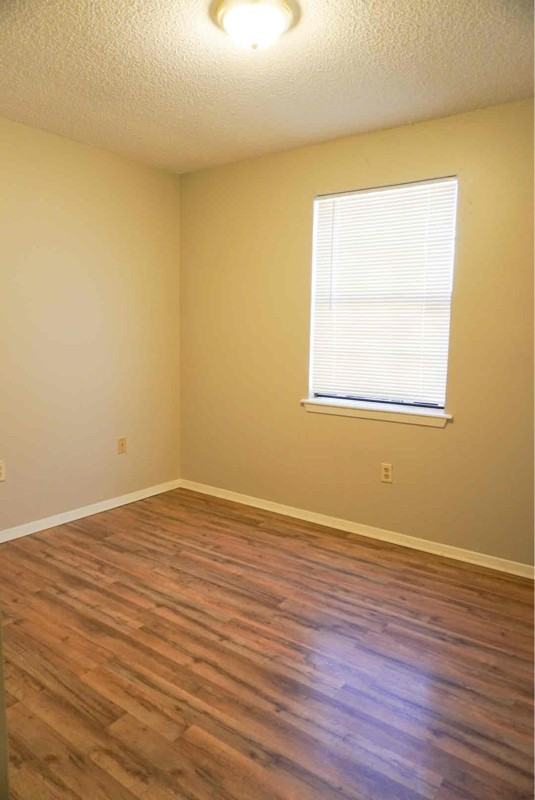 8539 Longwood View Ave - Photo 7 of 11