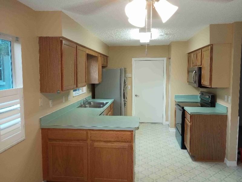 32525 Oak Park Dr - Photo 3 of 6