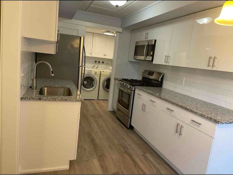 208 Saratoga Ct - Photo 2 of 5