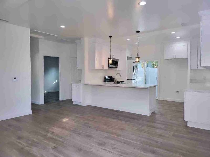 21916 Verne Ave - Photo 2 of 5