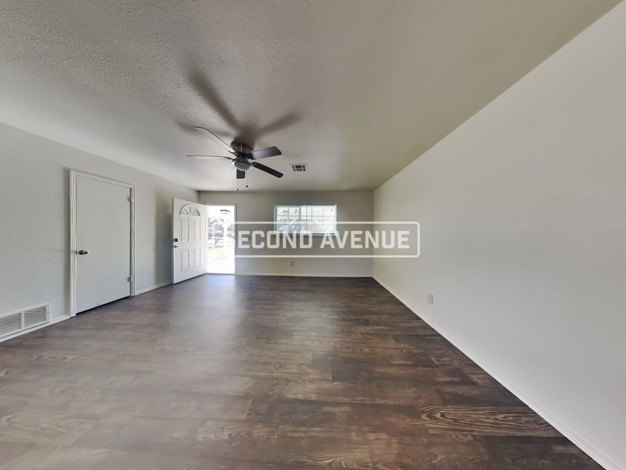 2913 Maple Ln - Photo 2 of 15