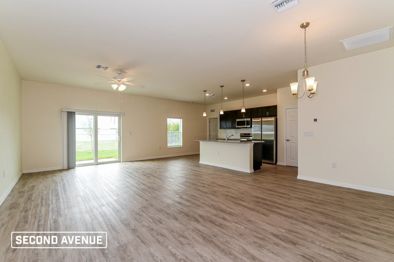 1015 Ne 34th St - Photo 7 of 19