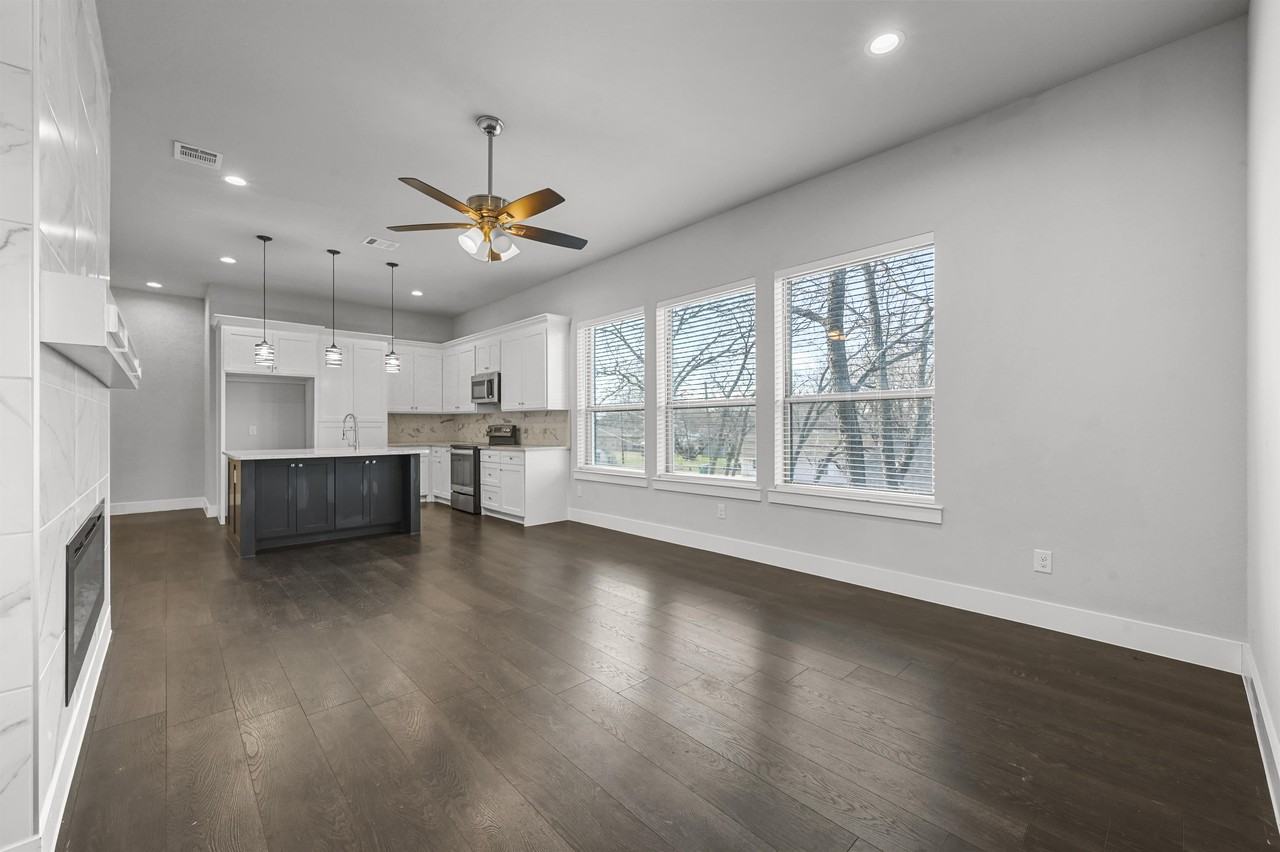 204 N Getzendaner St #2 - Photo 3 of 20