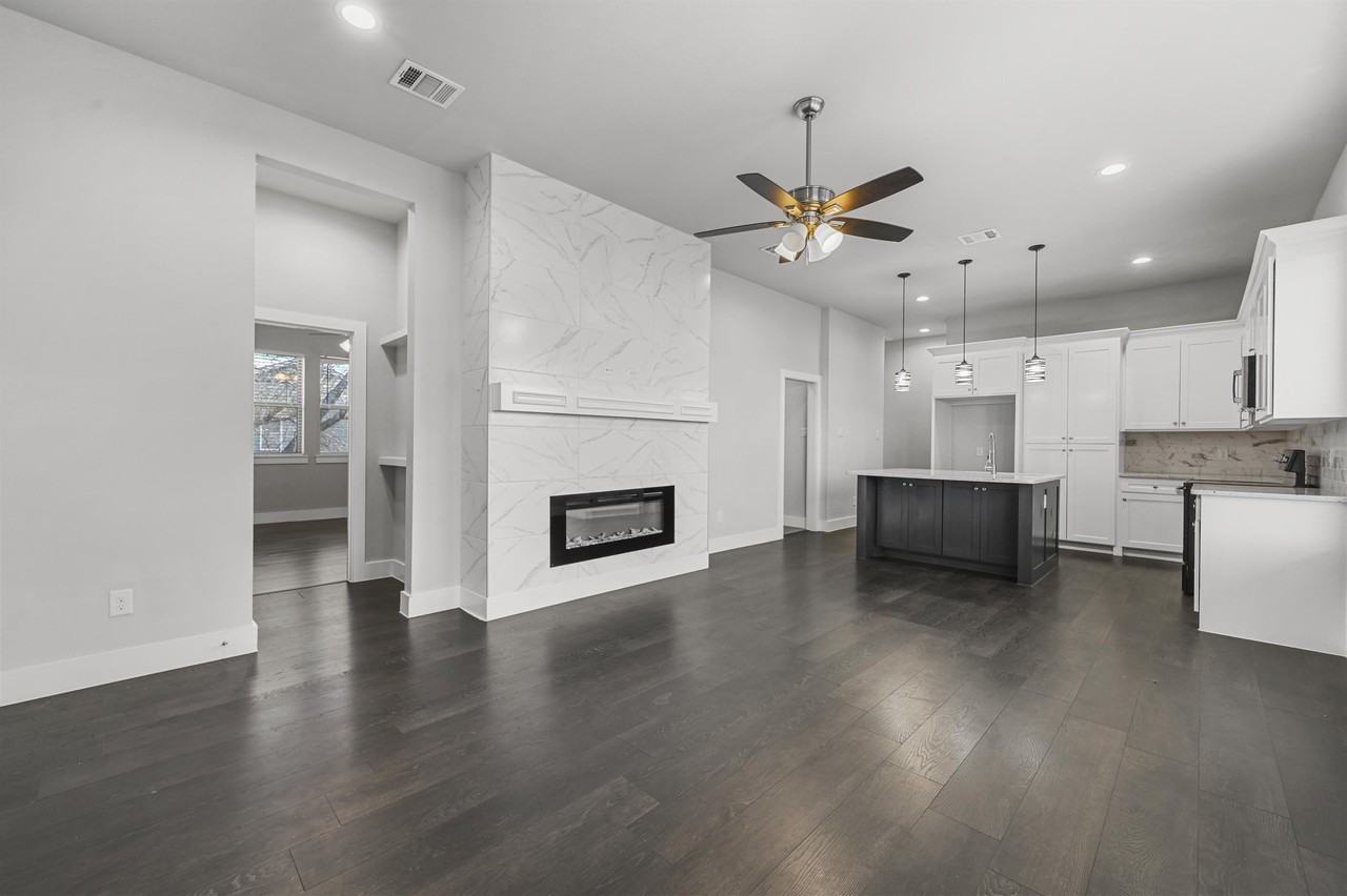 204 N Getzendaner St #2 - Photo 4 of 20