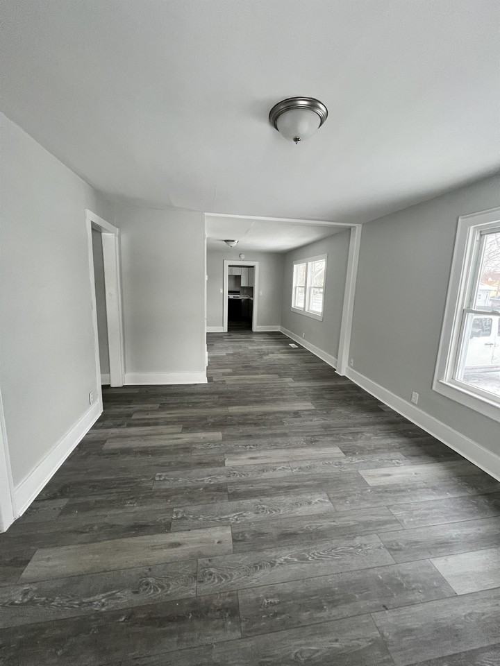 1201 S Delphos St #1 - Photo 2 of 8