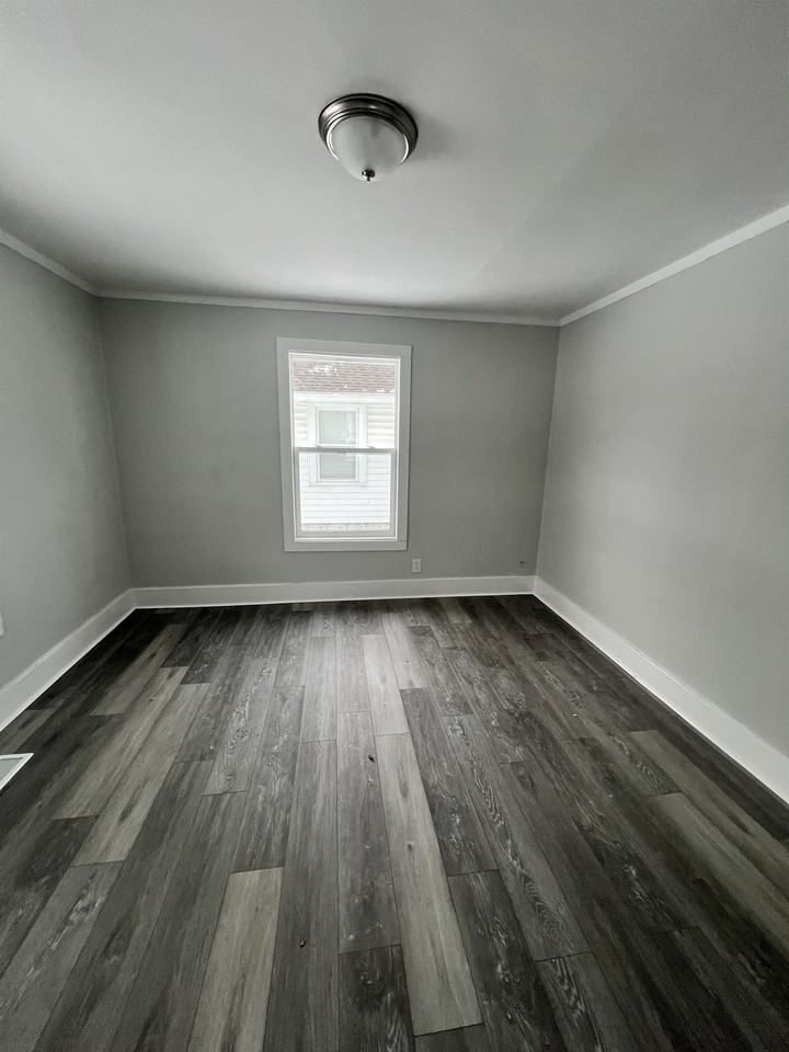 1201 S Delphos St #1 - Photo 3 of 8
