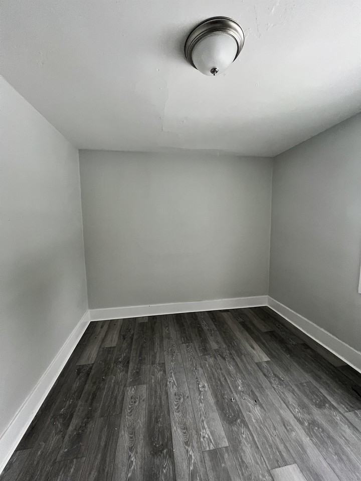1201 S Delphos St #1 - Photo 6 of 8