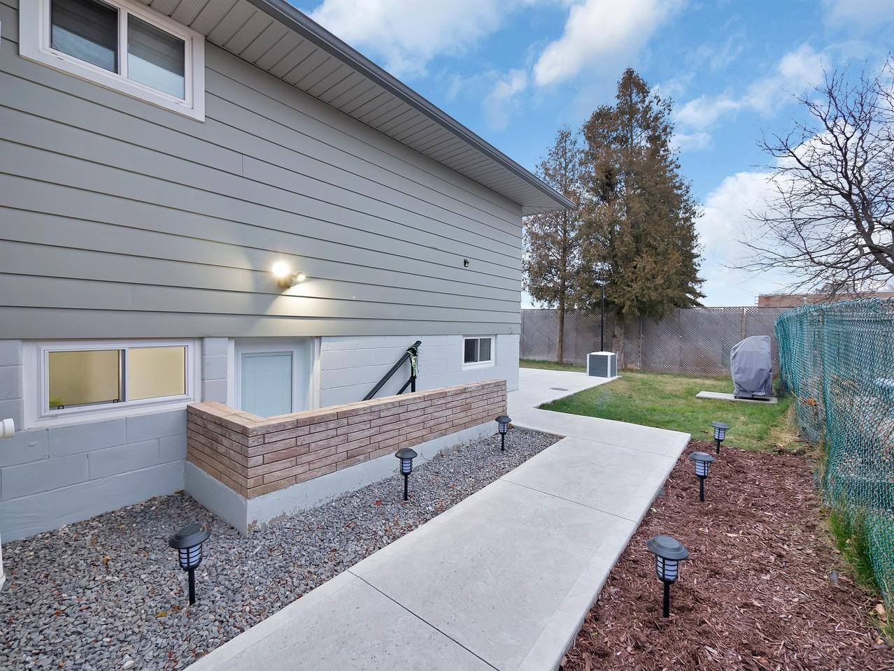 12 Lavina Cres #2 - Photo 2 of 28