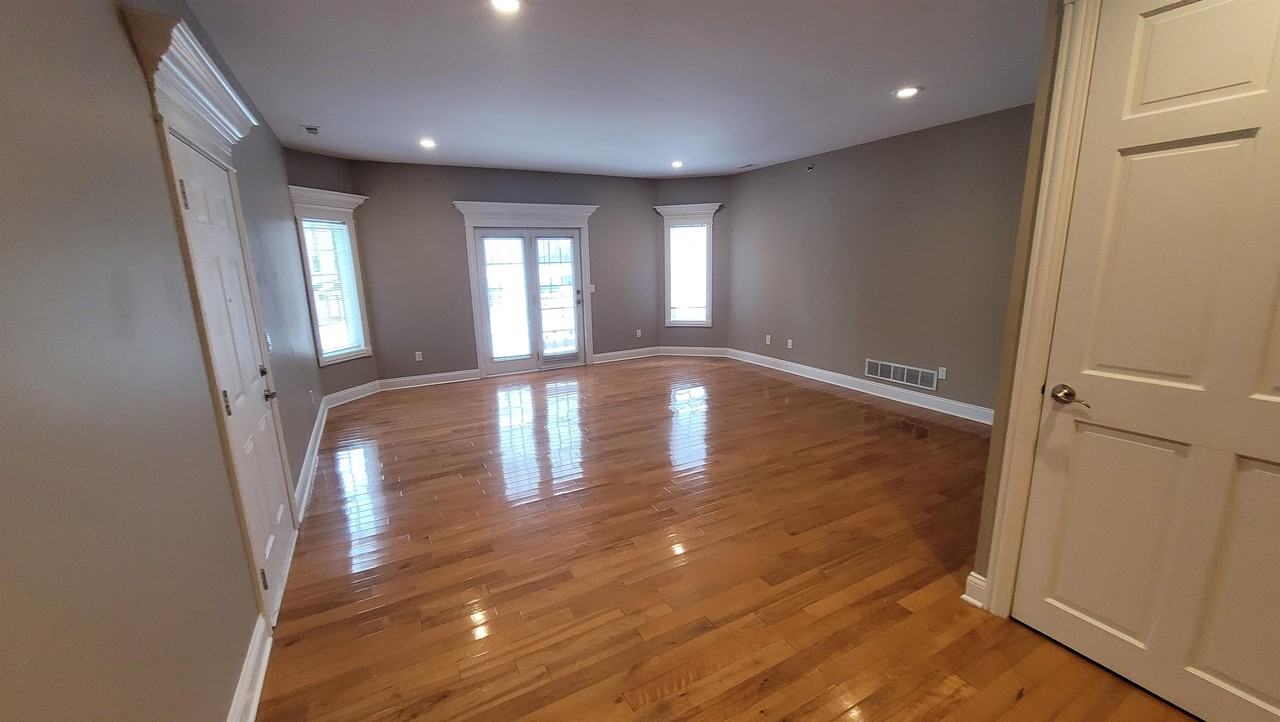 7558 Lions Gate Pkwy #7558 - Photo 3 of 10