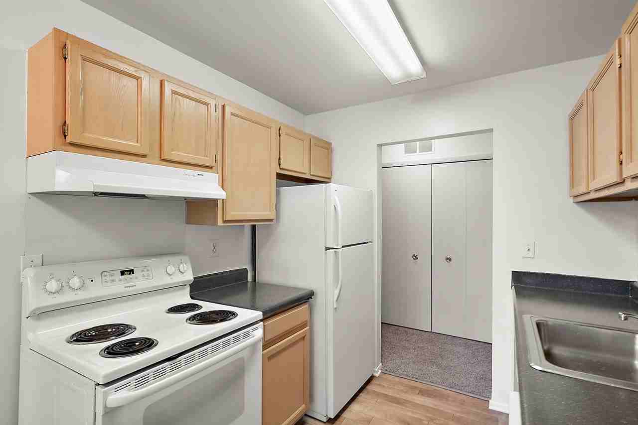 Sunnymede Apartments - Troy, MI - Photo 5 of 50