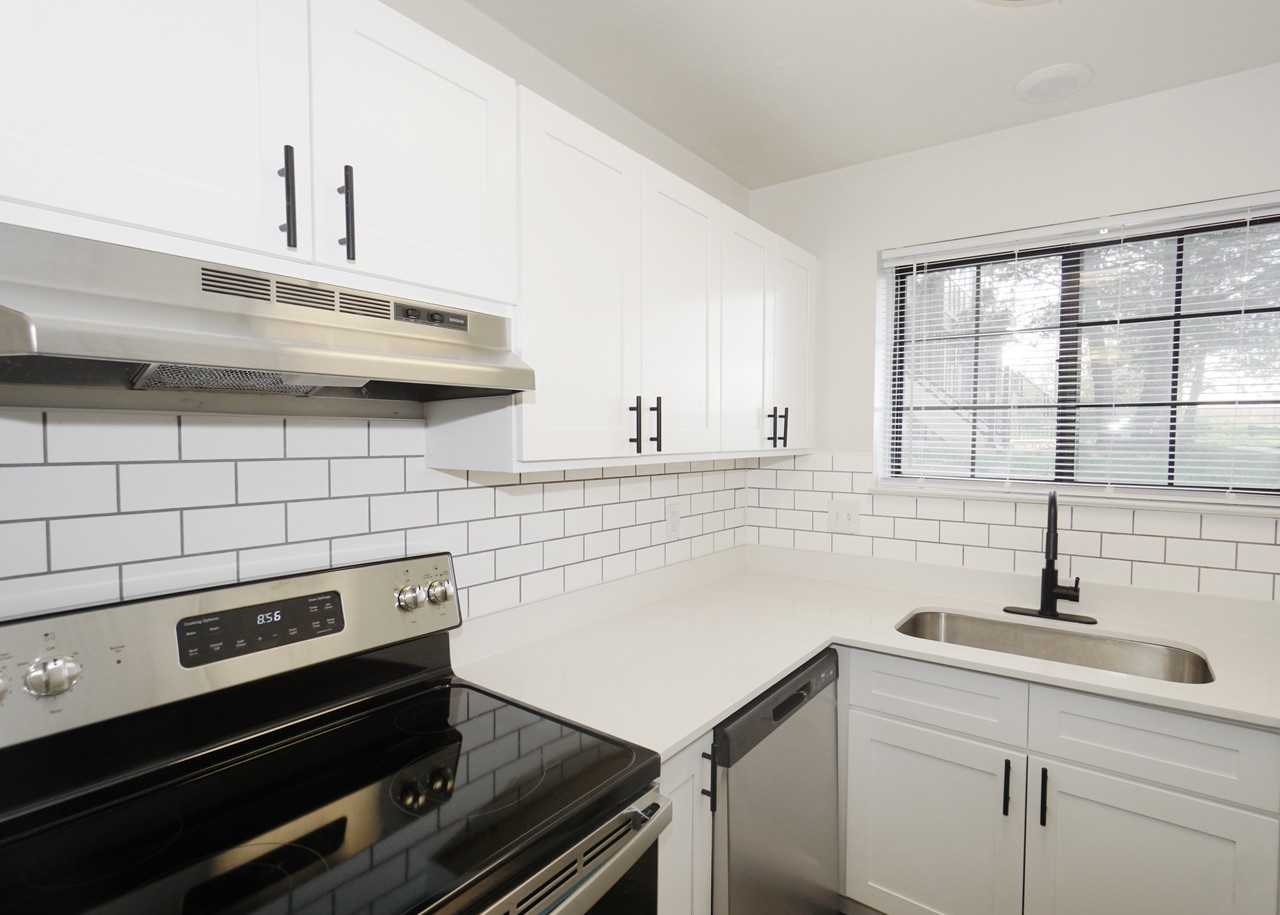 The Edge at Oakland Apartments - Photo 2 of 32