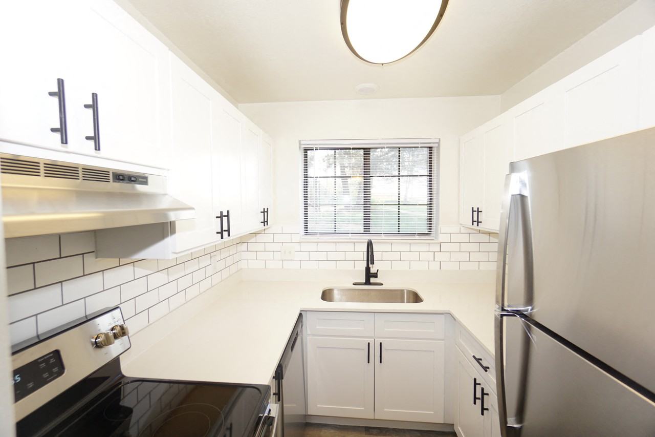 The Edge at Oakland Apartments - Photo 3 of 32