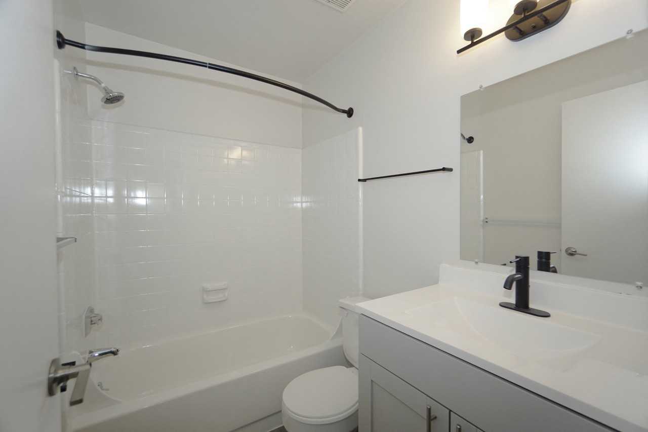 The Edge at Oakland Apartments - Photo 5 of 32