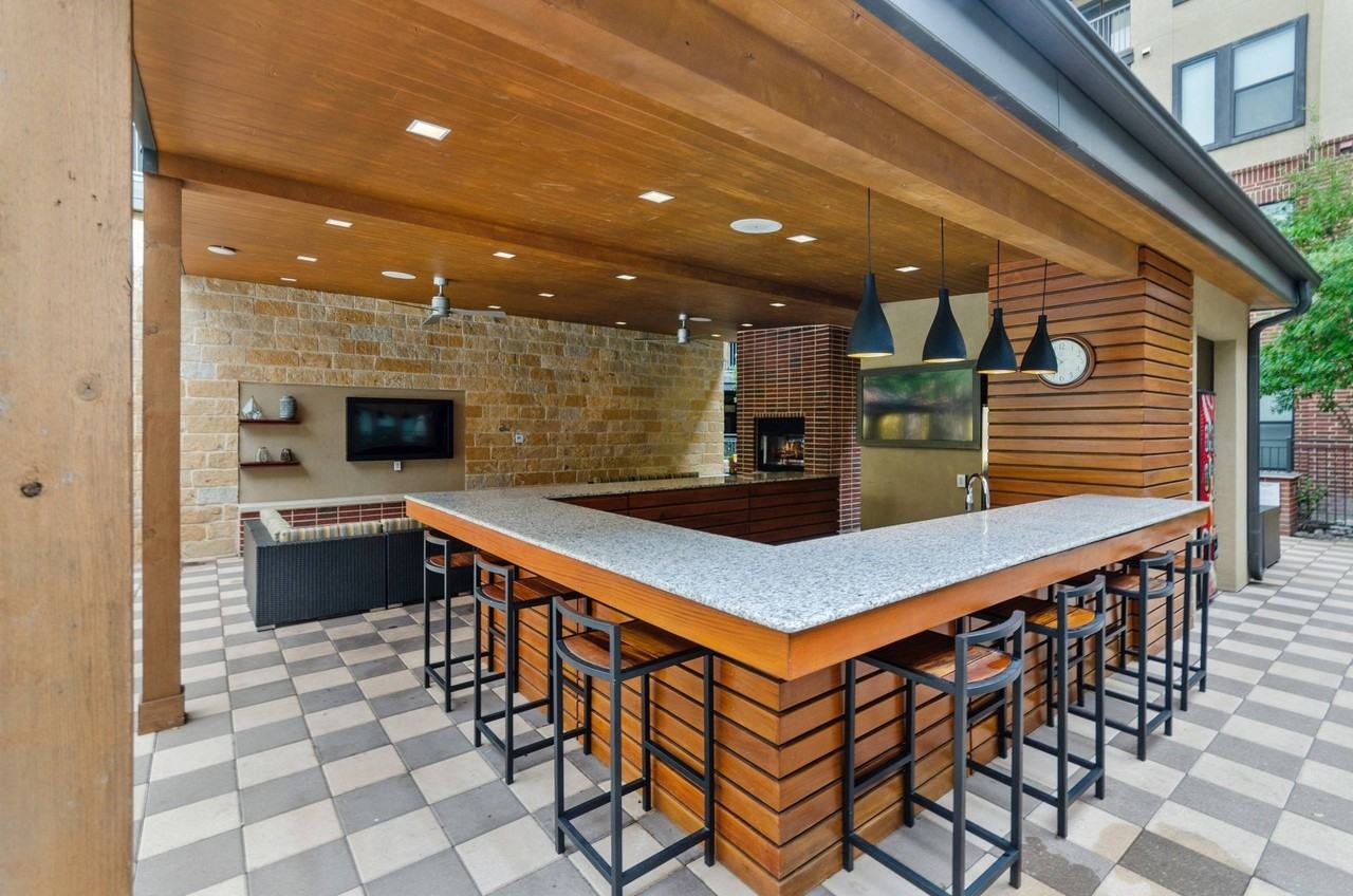 AMLI West Plano - Photo 2 of 33