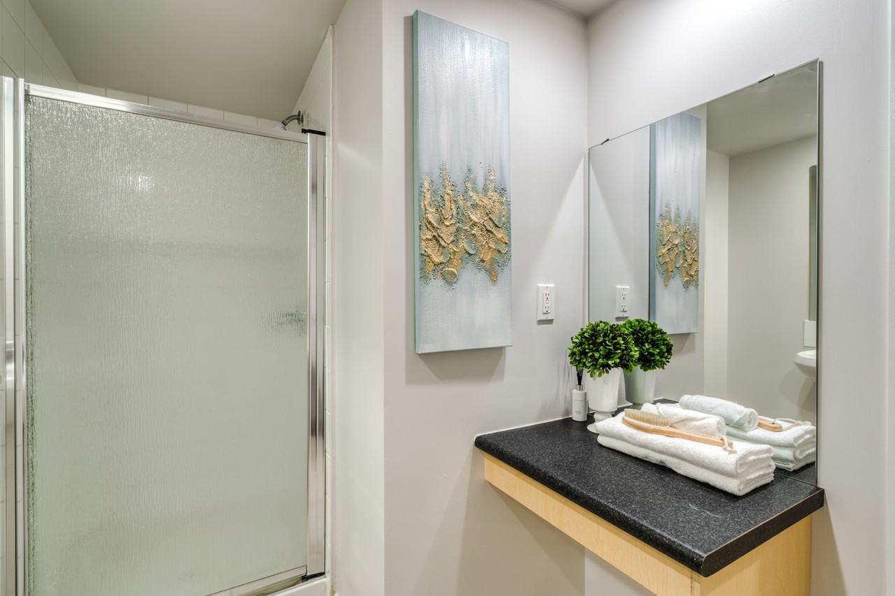 Hargrave Place Apartments 33 Hargrave St, Winnipeg, MB R3C 3T9 Zumper