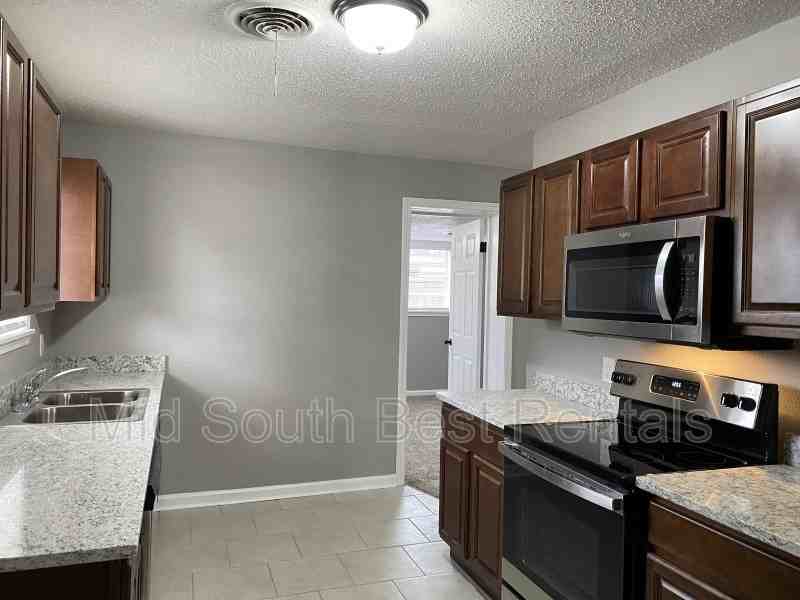 415 Sunnymeade Dr - Photo 3 of 8