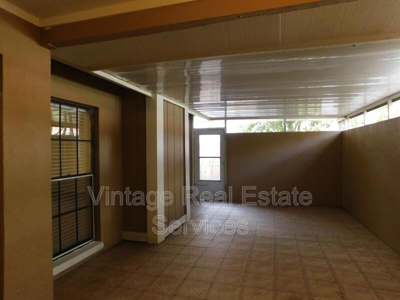 4913 Rockledge Cir - Photo 2 of 35